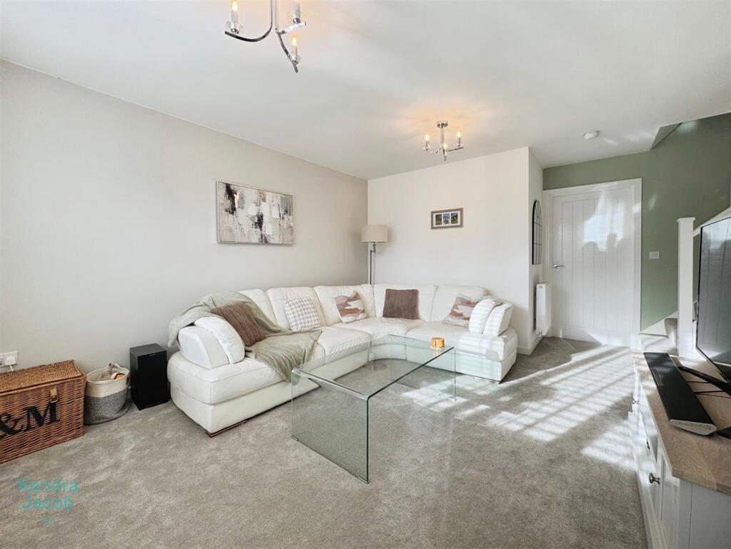 Pheasant Close, Gateford, Worksop photo 4