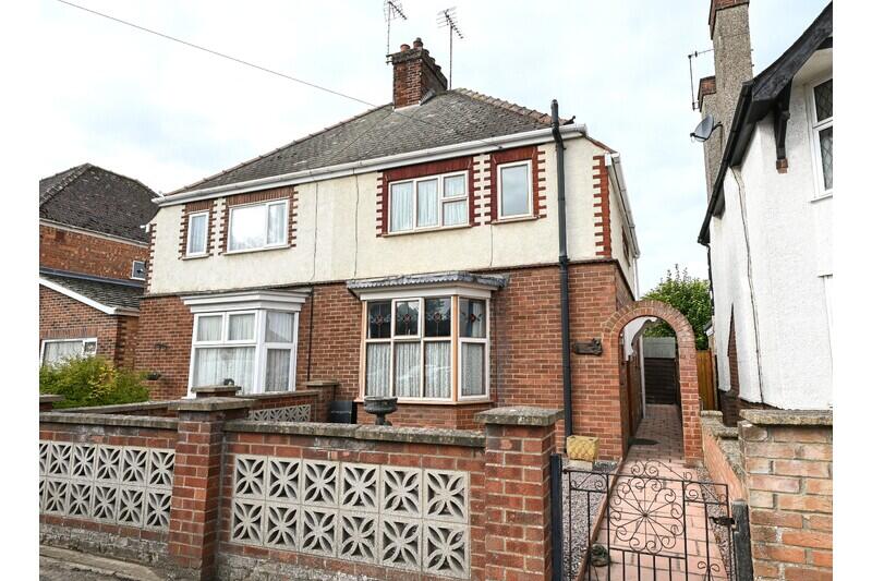2-bed semi-detached on Neville Avenue, Spalding, Lincolnshire, £149,995