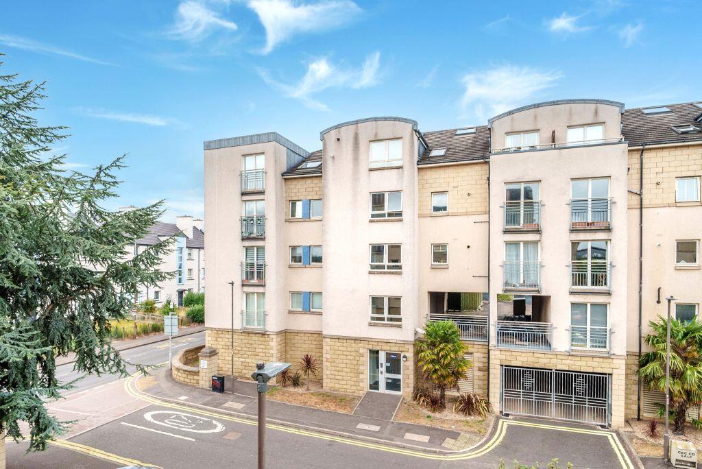 Main image of property: 102/4 Crewe Road North, Edinburgh, EH5 2NE