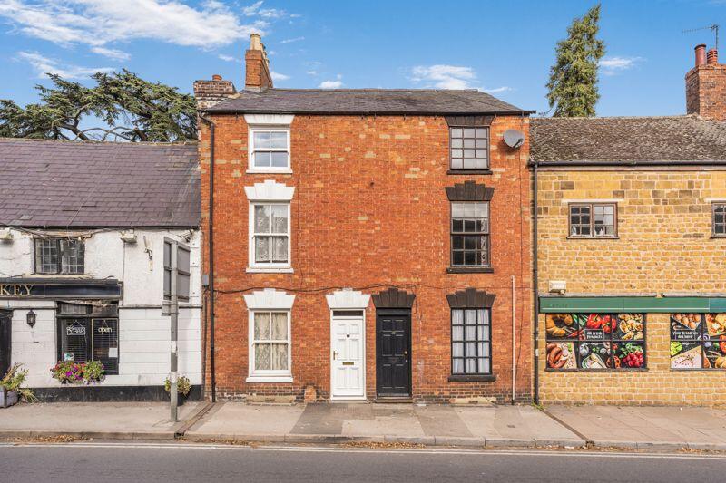 3-bed terraced on 18 West Bar Street, Banbury, £248,000
