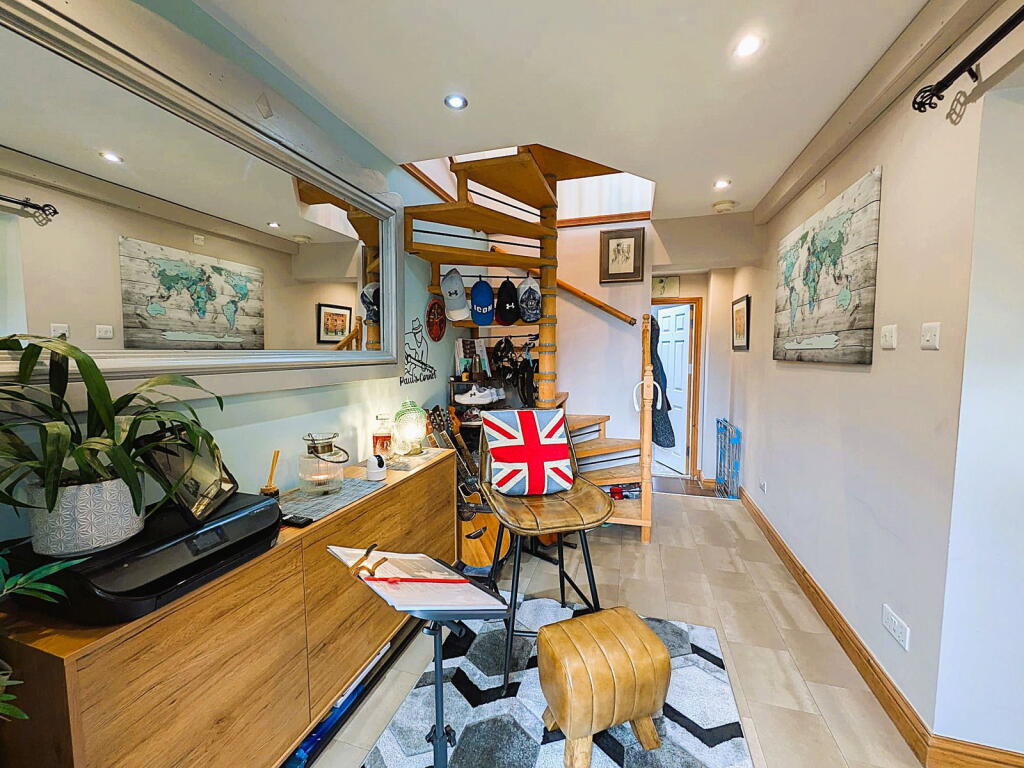 House in Oldham, Greater Manchester - More