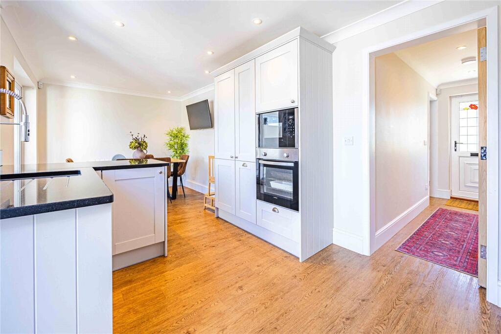 House in Luton - View 5