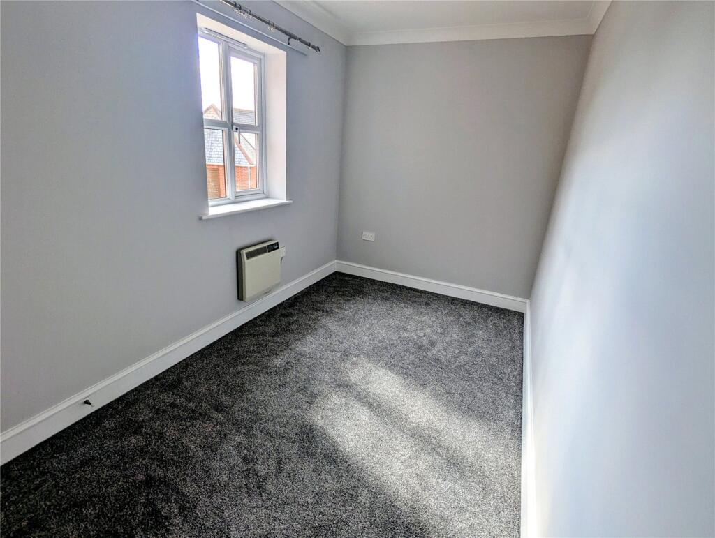 Apartment in East Suffolk, Grange Farm, Kesgrave - View 4