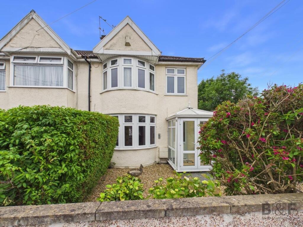 2-bed flat on New Cheltenham Road, Kingswood, £250,000