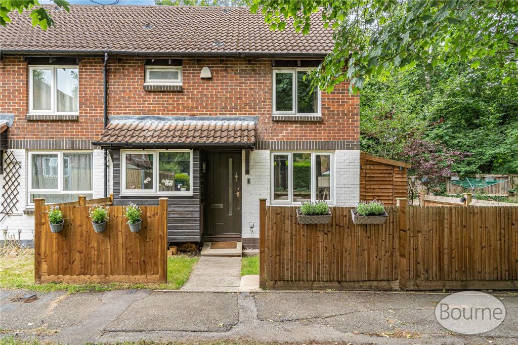 1-bed terraced on Overthorpe Close, Knaphill, Woking, Surrey, GU21, £280,000