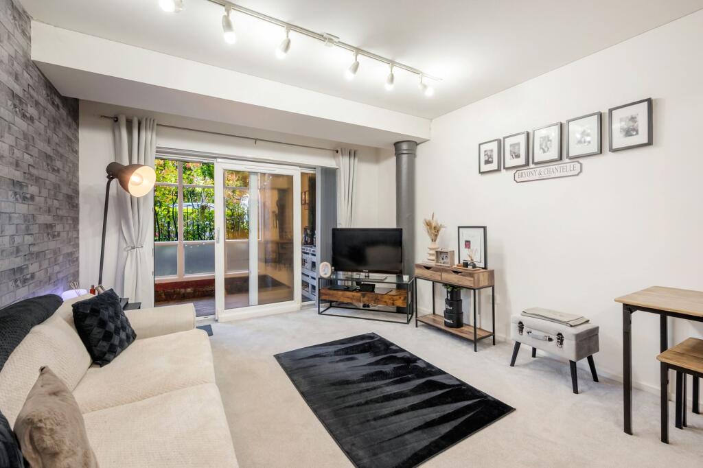 Apartment in Bolton, Greater Manchester - View 4