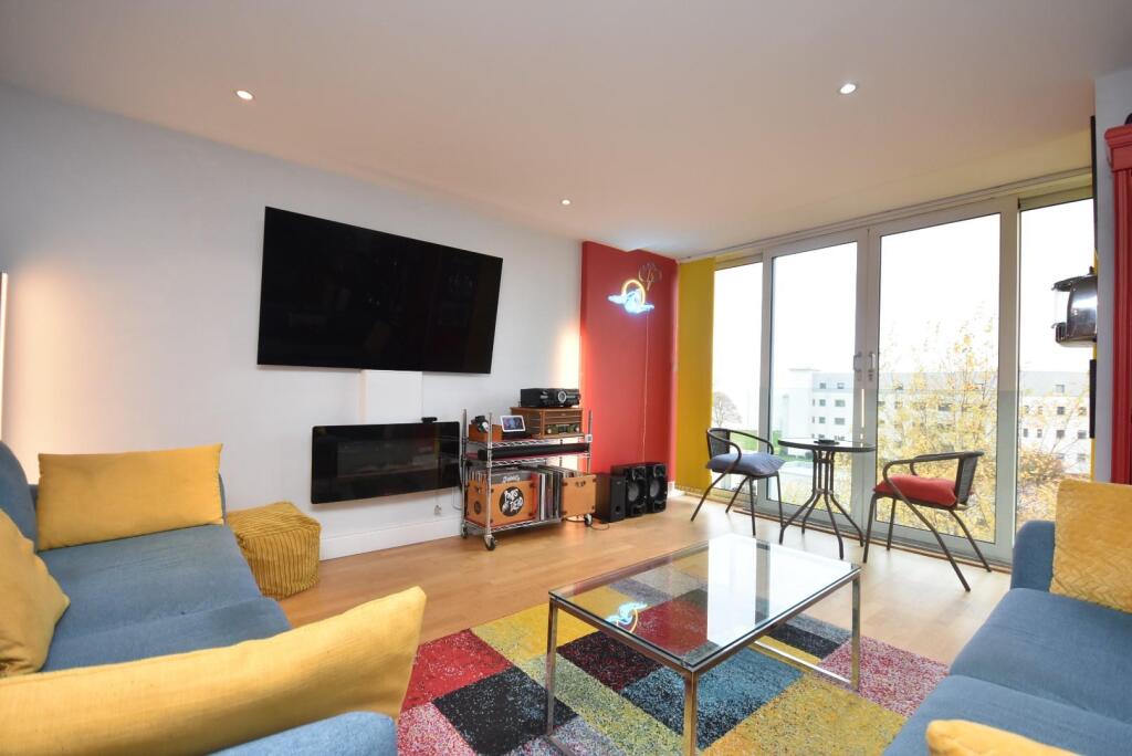Apartment in Cardiff, Sully and Lavernock - View 3