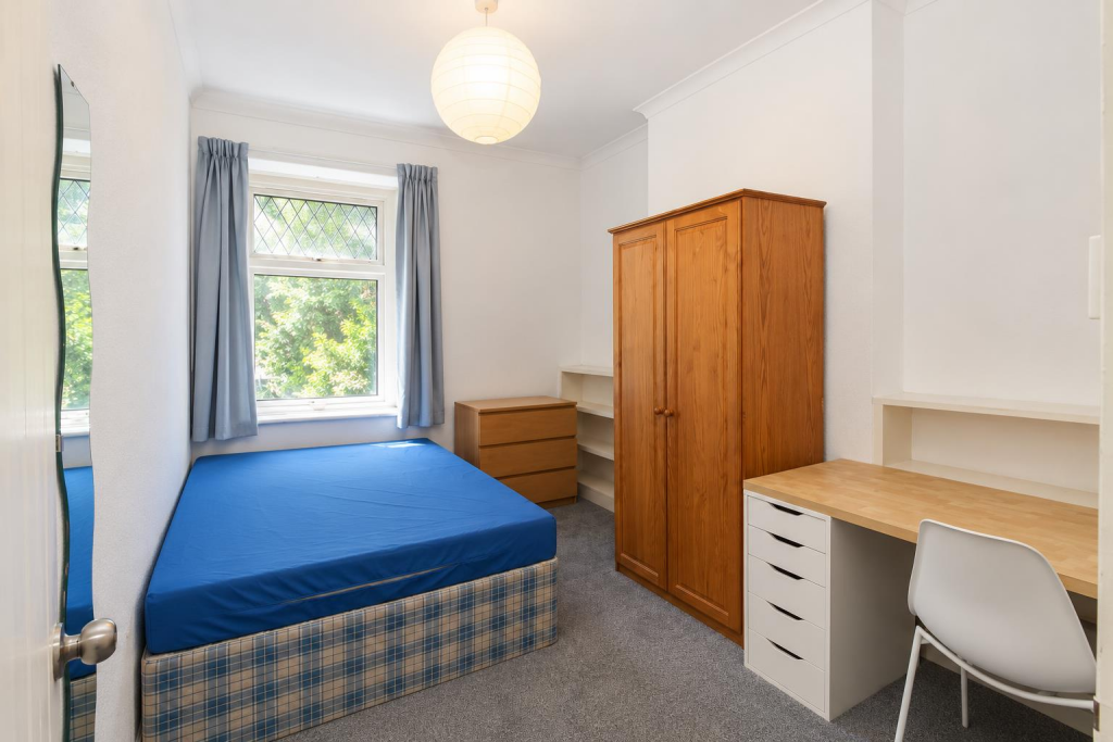 Cathays Terrace, Cathays, Cardiff, CF24 4HZ - More
