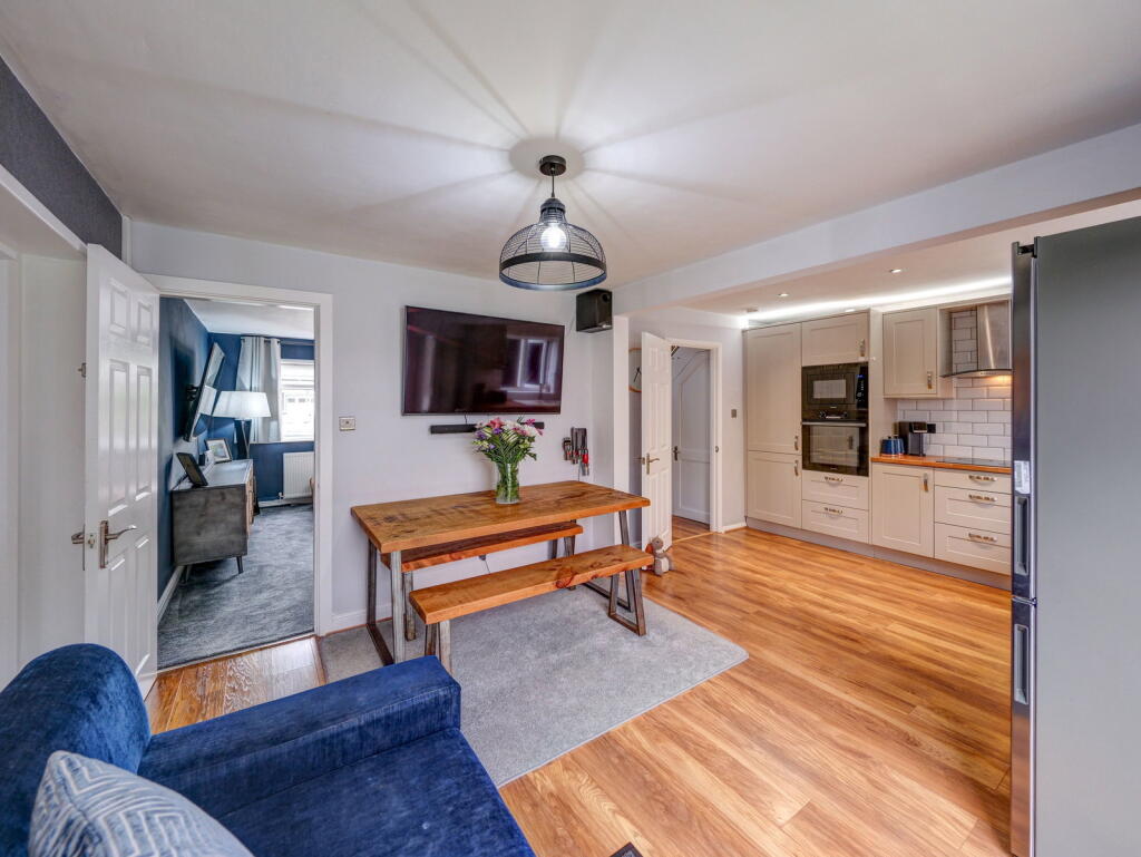 Linden Close, Lymm, WA13 9PH photo 4