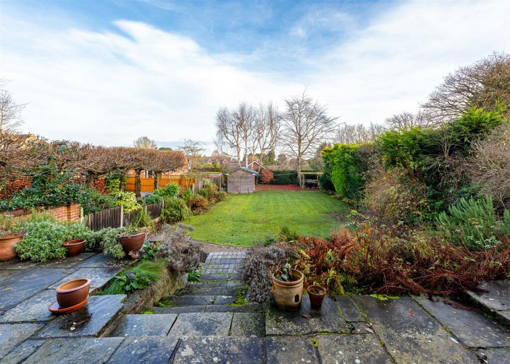 16 Church Hill Road, Tettenhall, Wolverhampton, WV6 9AT photo 2