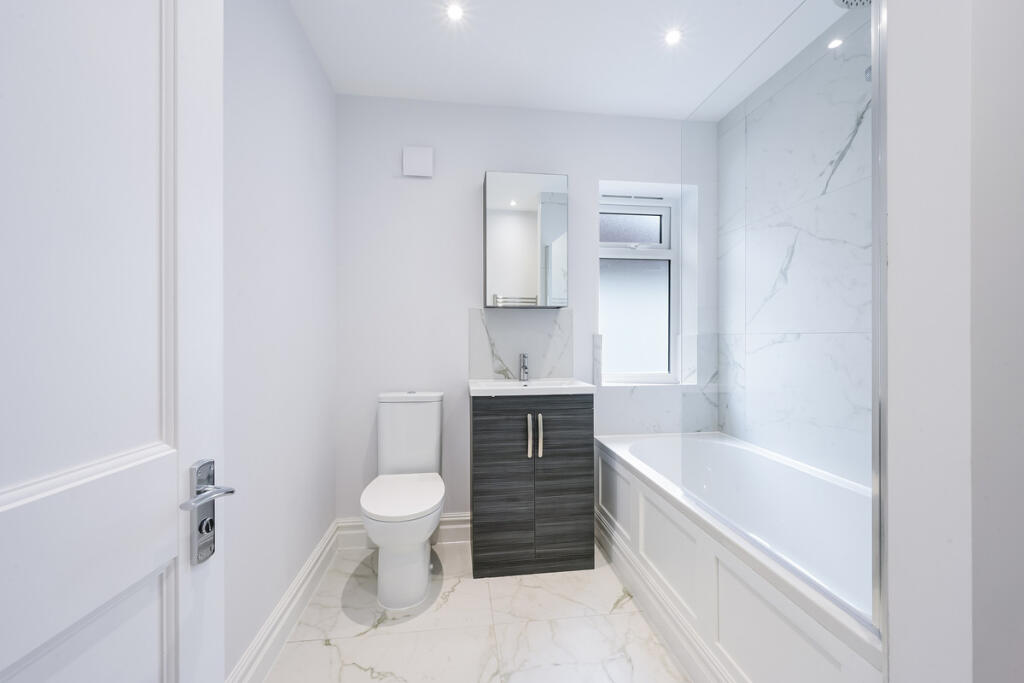 House in London, Kenley - View 5