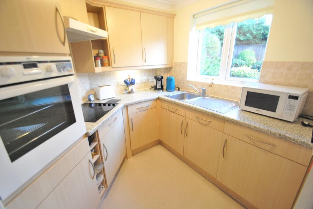 Cheltenham Road, Bishops Cleeve, Cheltenham, GL52 photo 4