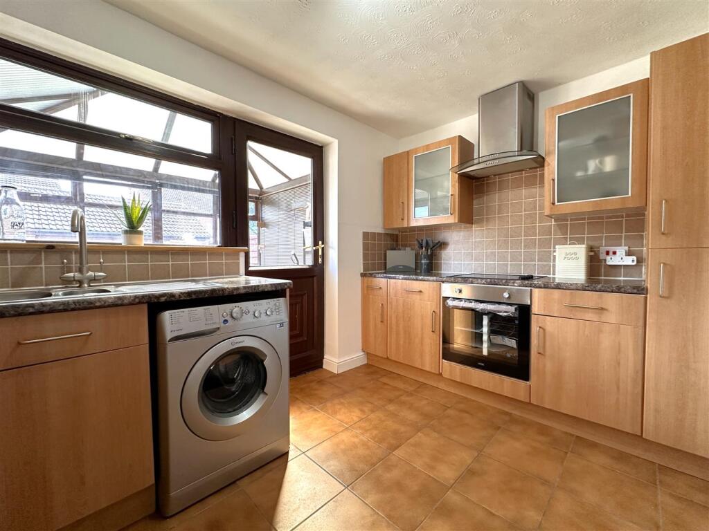 House in Newark and Sherwood, New Balderton, Balderton - View 5