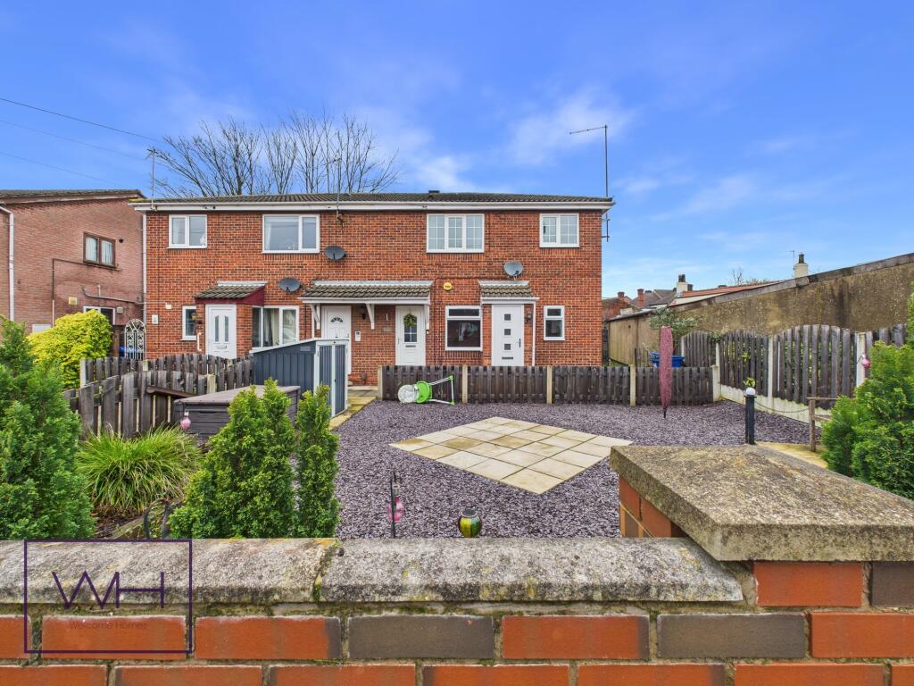 2-bed flat on New Street , Bentley , , £70,000