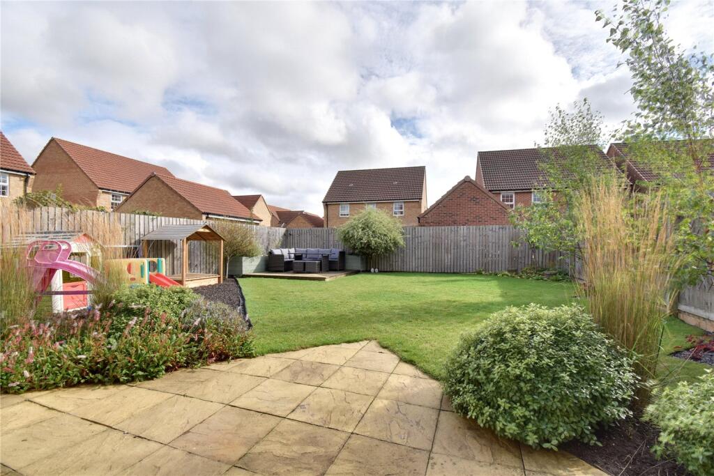 Maple Court, Northallerton, North Yorkshire, DL7 photo 2