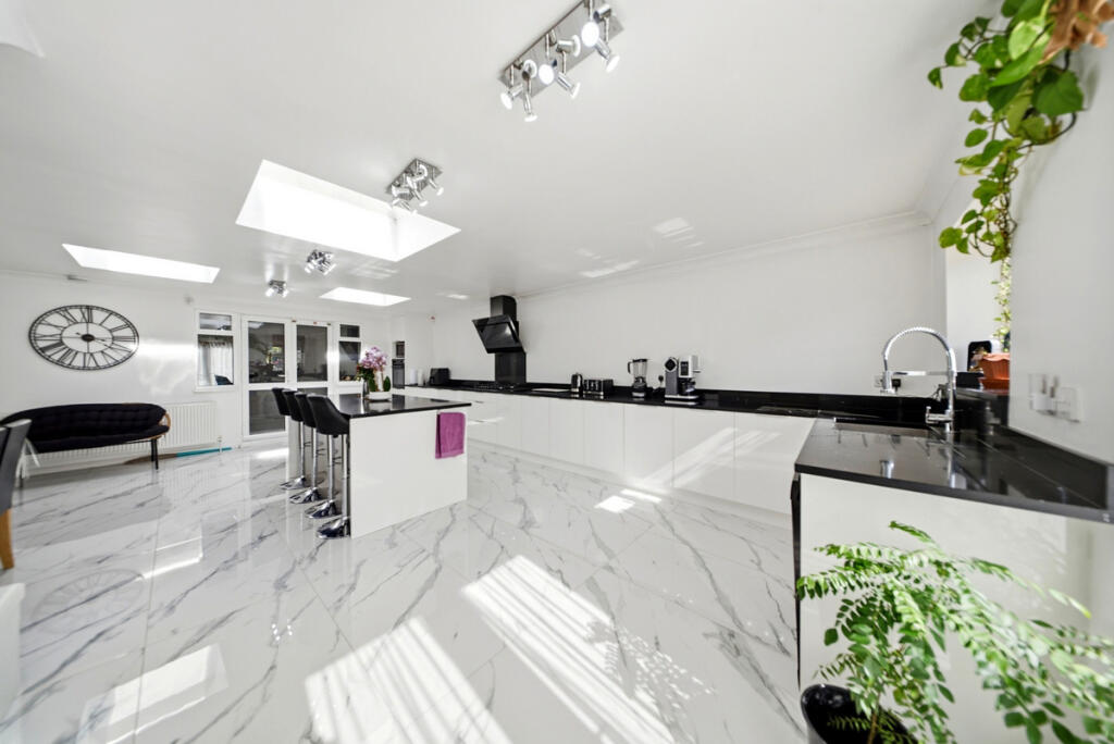House in Twickenham - View 5