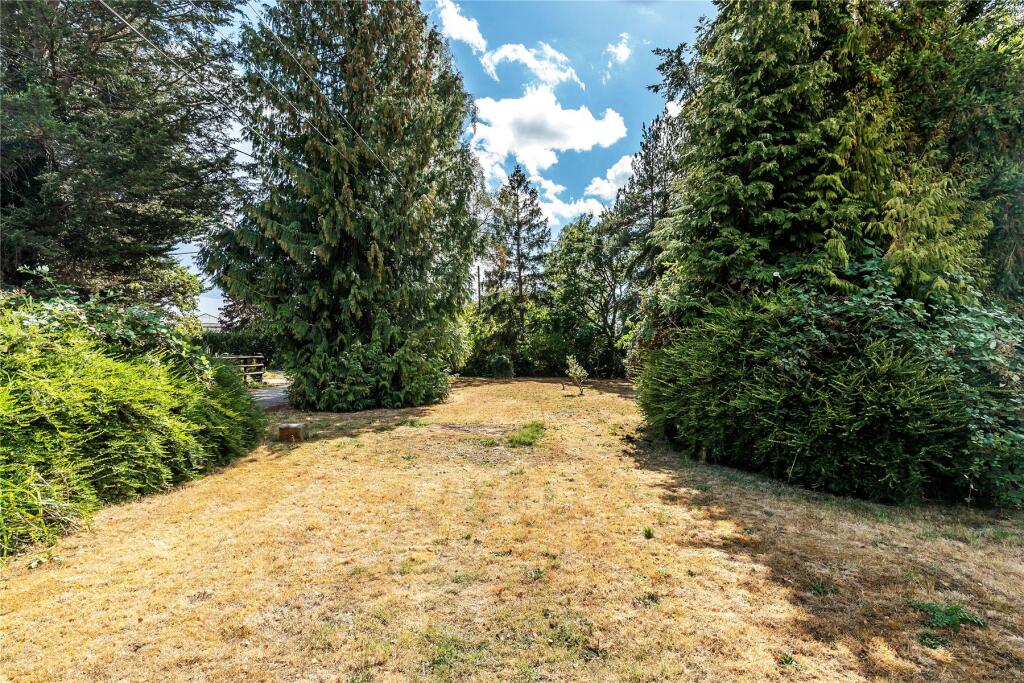 House in Guildford, Worplesdon - View 2