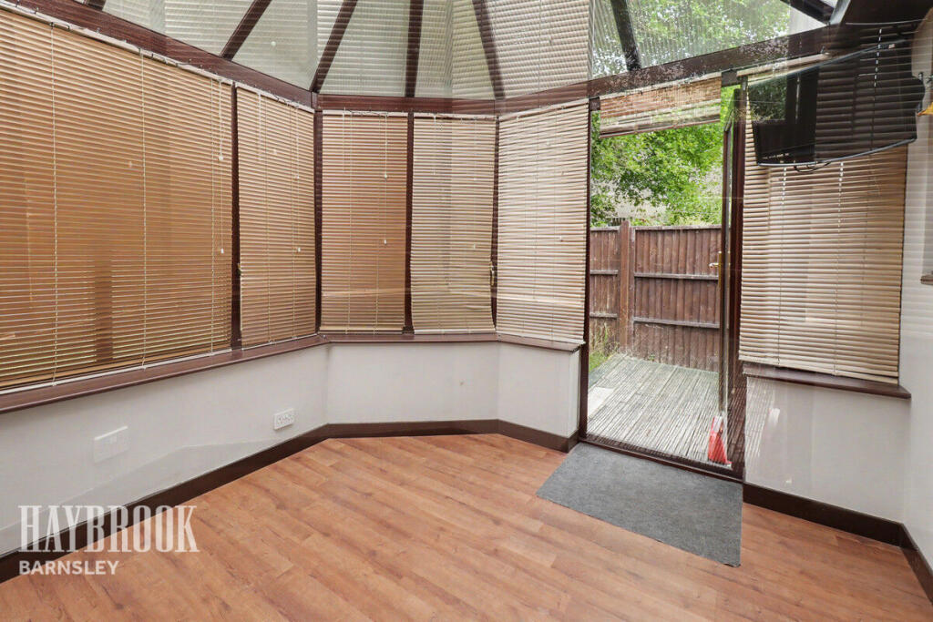 House in Barnsley, Worsbrough Bridge, Kendray - More