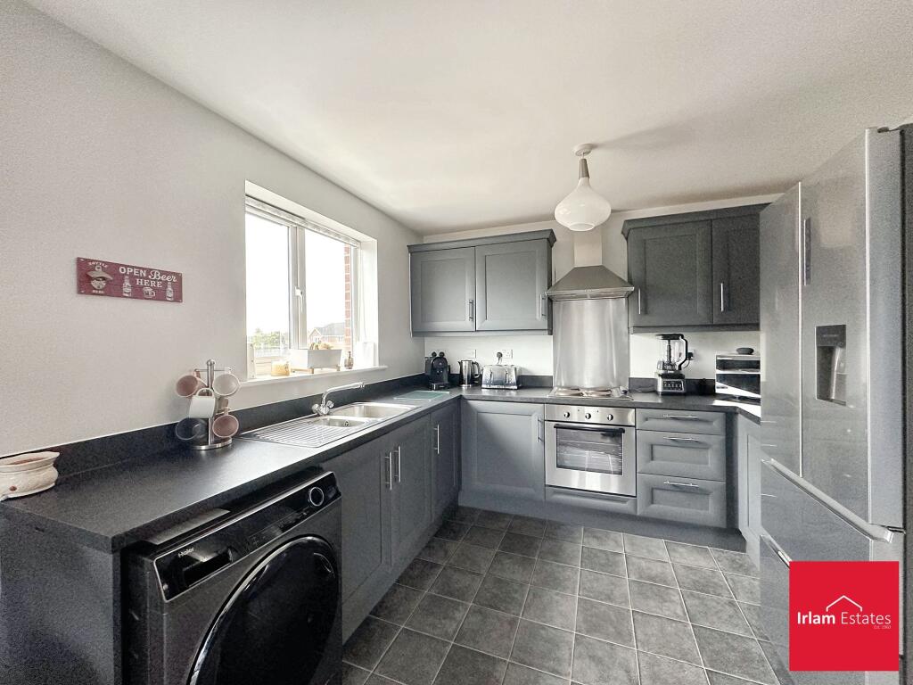 Forebay Drive, Irlam, M44 photo 4