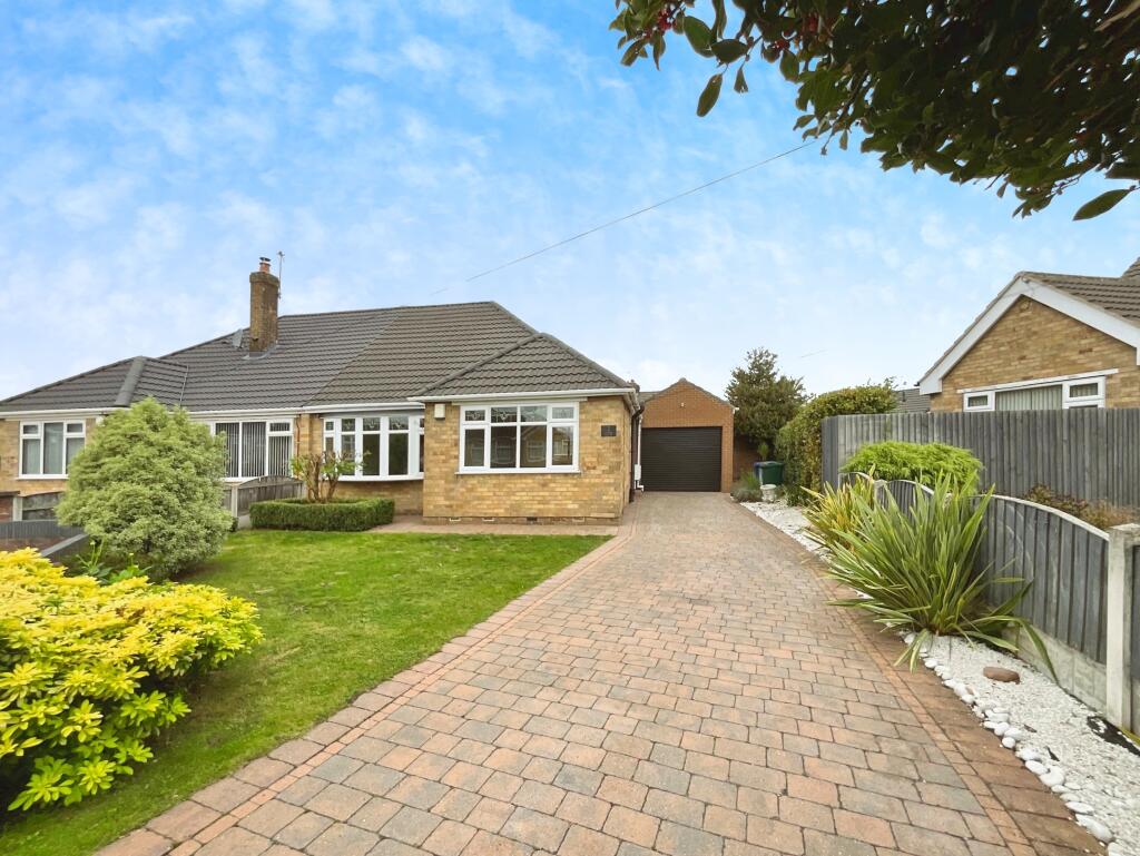 2-bed bungalow on Parkhill Crescent, Barnby Dun, Doncaster, DN3, £240,000