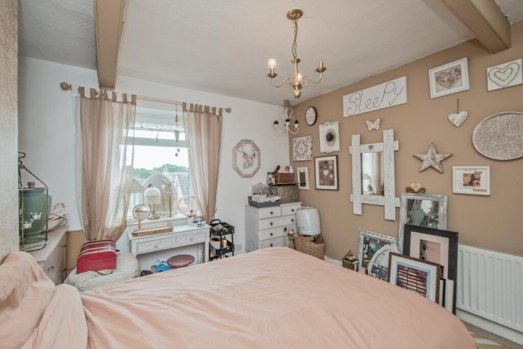 House in Kirklees, East Bierley - More