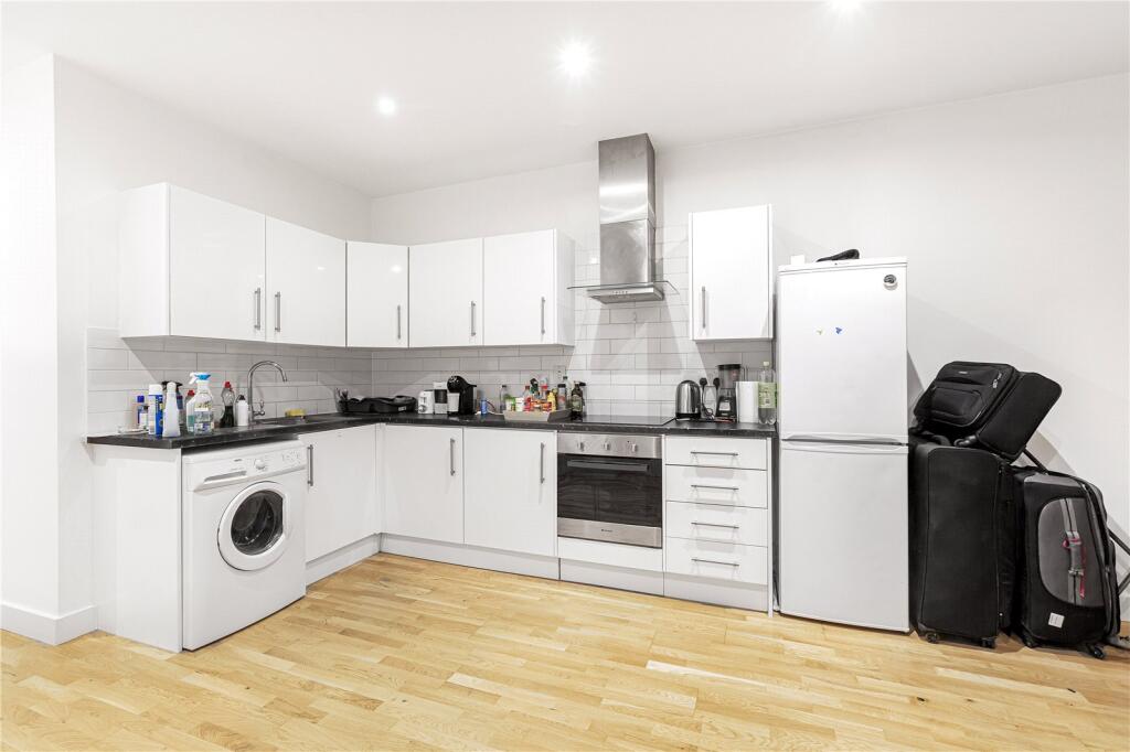 Apartment in London - More