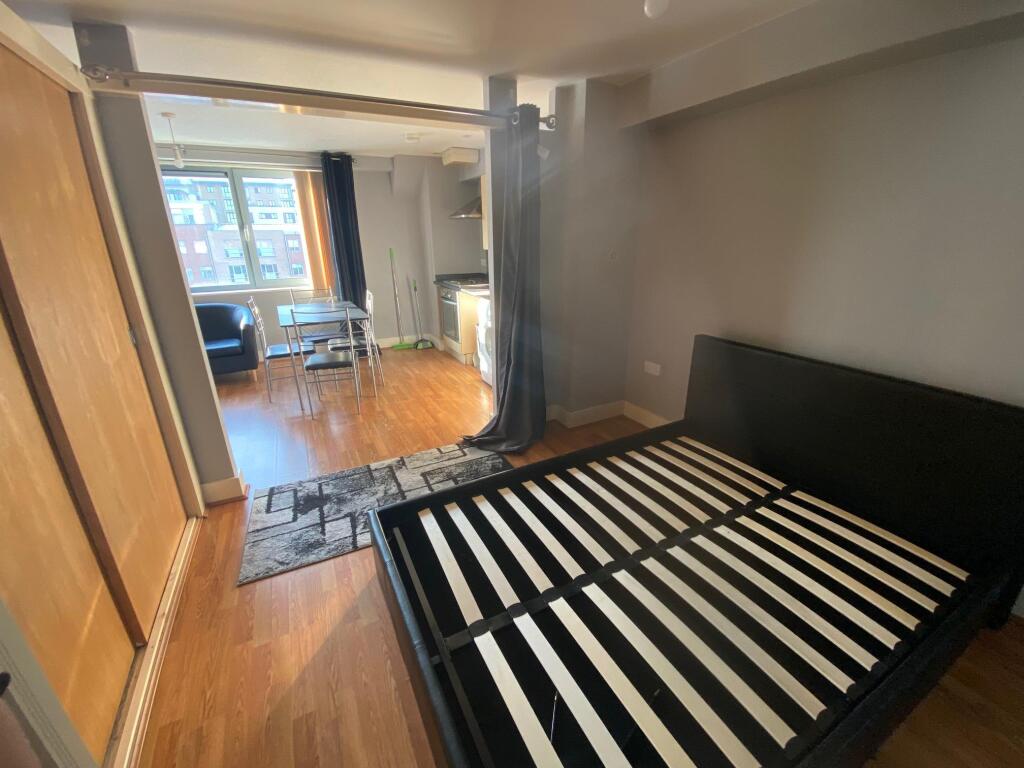 Studio flat for rent