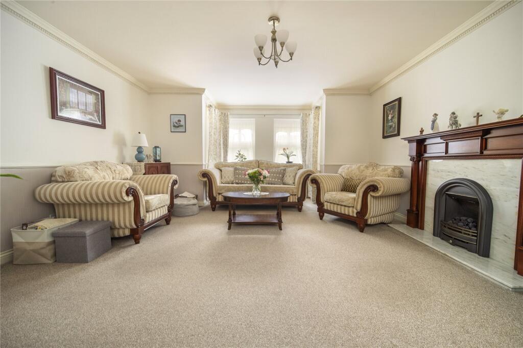St Giles Close, Durham, DH1 photo 4