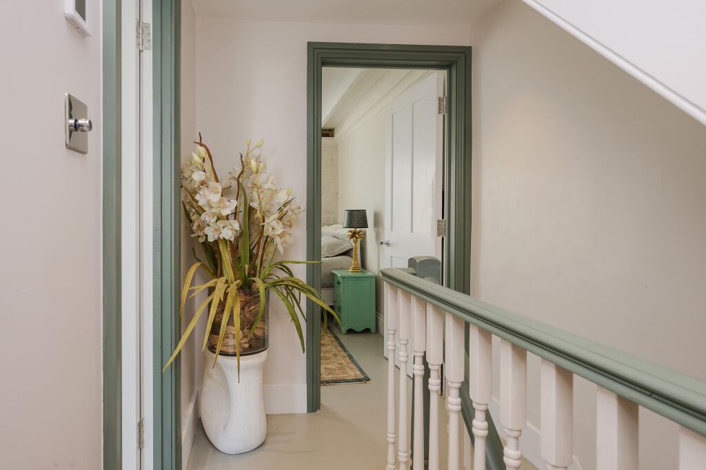 House in London, Wimbledon Village, Raynes Park - View 4