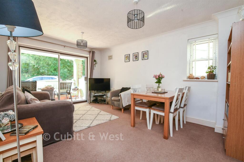 Apartment in Redhill - View 3