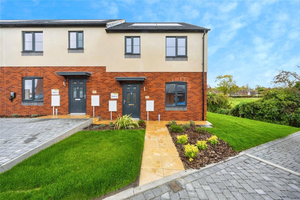 Main image of property: Weavers Grange, London Road, Bozeat, NN29