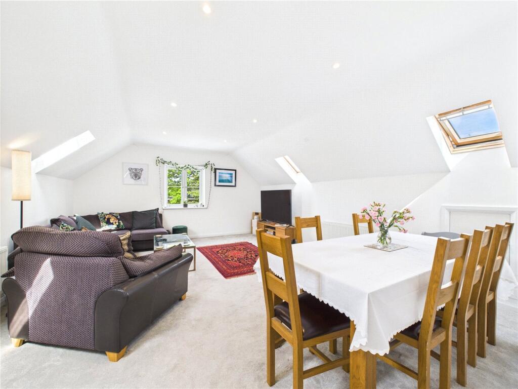 Main image of property: Reading Road South, Fleet, Hampshire, GU52