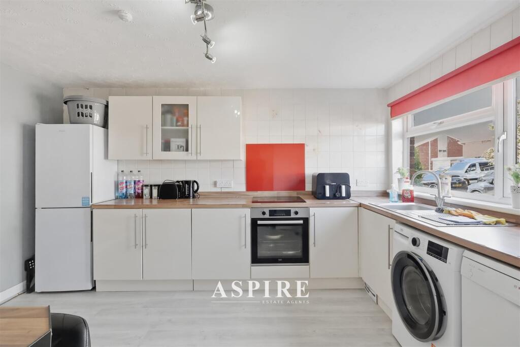 4-bed semi-detached on Overton Road, Benfleet, £400,000