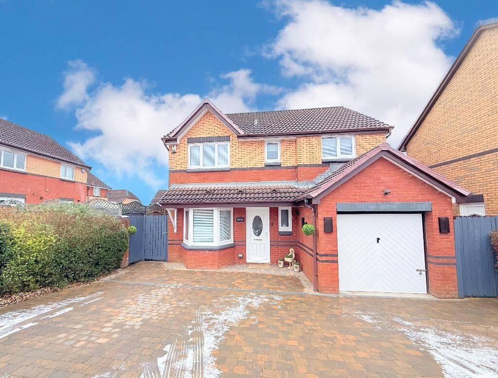 Main image of property: 10 Cricket Place, Brightons, FK2 0HZ