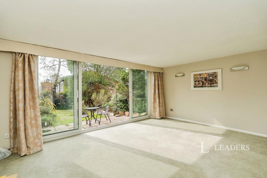 House in Southampton - More