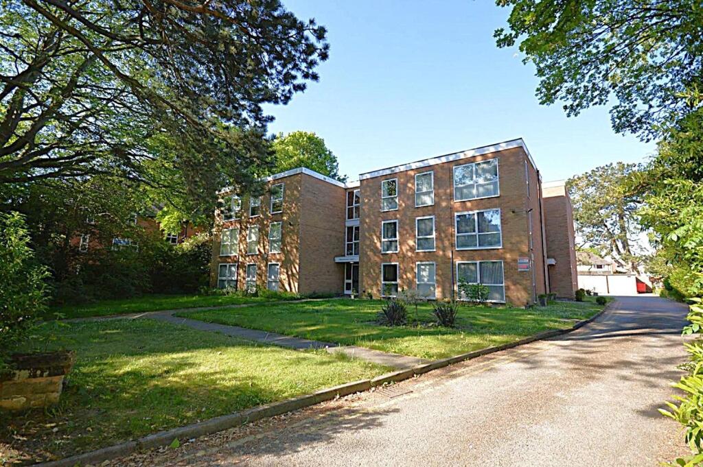 2-bed flat on Westminster Court, Bidston Road, Oxton CH43, £115,000