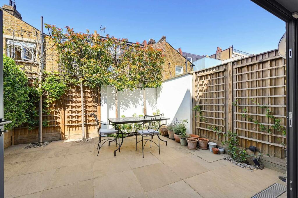 House in London - View 4