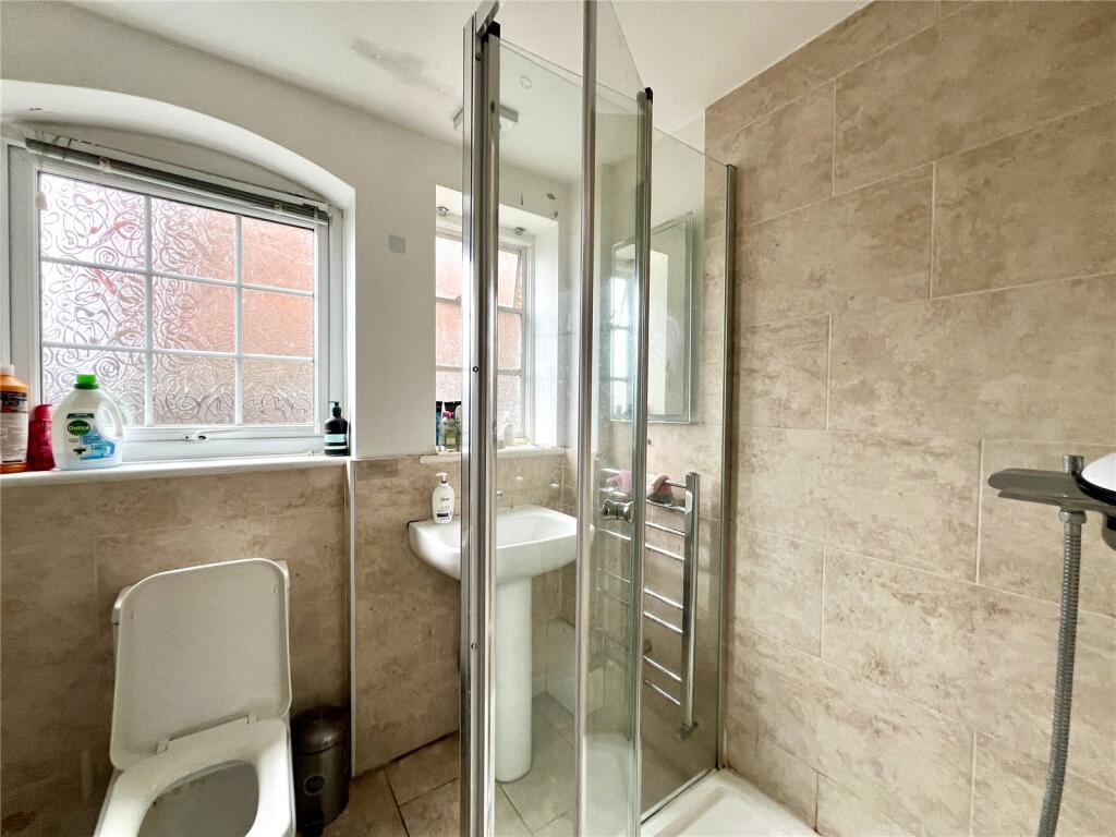 Ashenden Road, Guildford, Surrey, GU2 - View 4