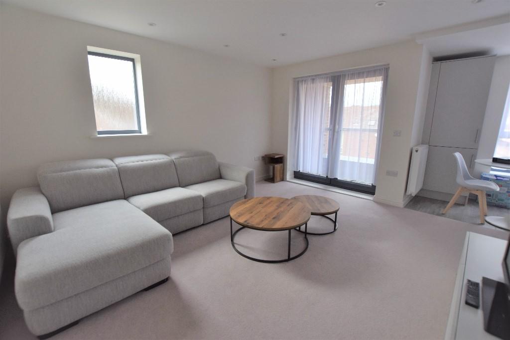 Apartment in St Albans, Roundwood, Harpenden - View 3