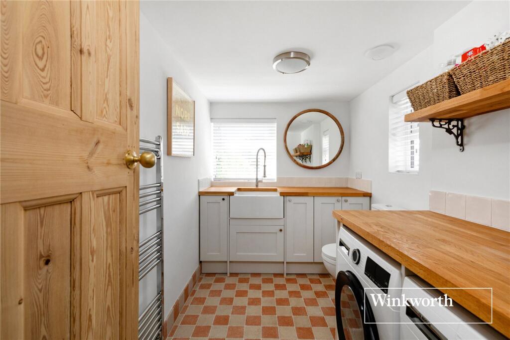 House in London, Fallow Corner - More