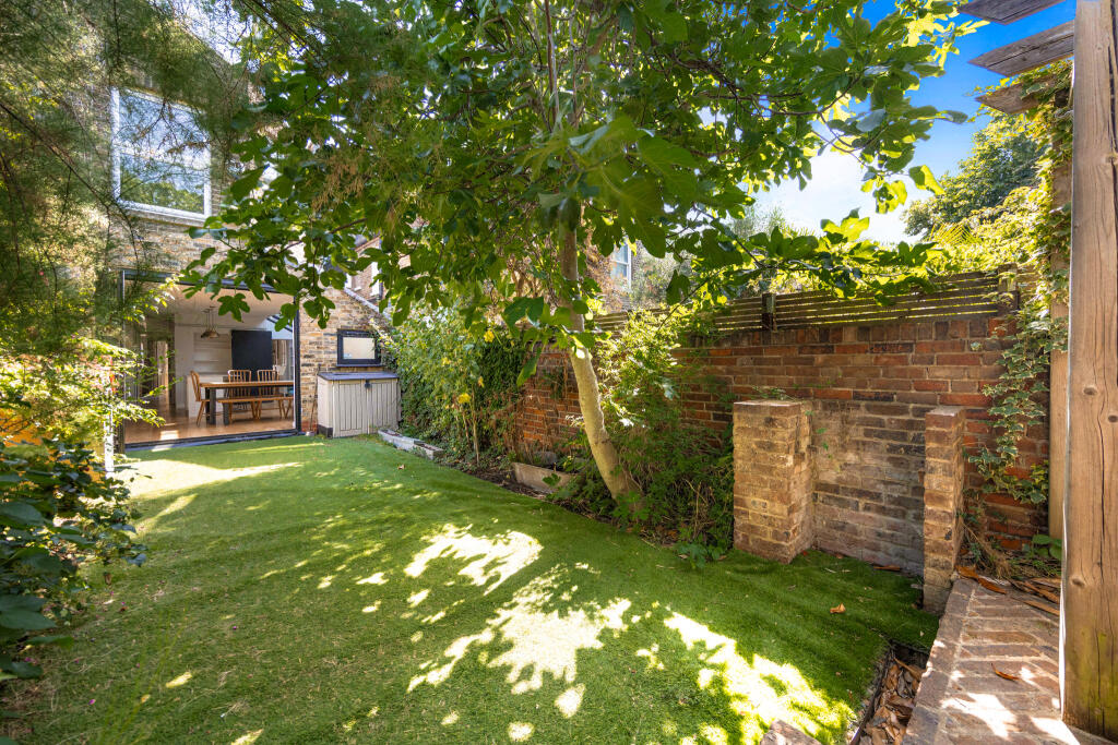 House in London - View 3