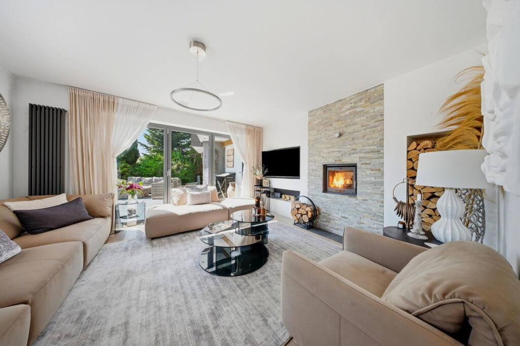 Knowsley Road West, Clayton Le Dale, Blackburn, BB1 9PW - View 2