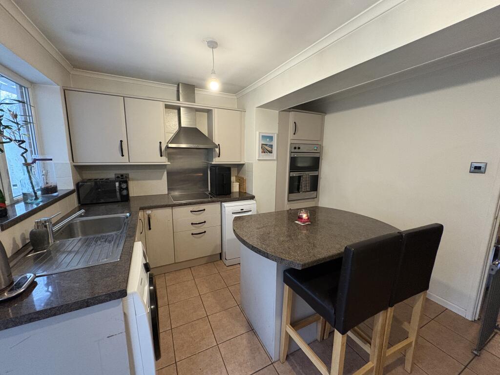 Bembridge Close, Coppice Farm, Willenhall photo 2