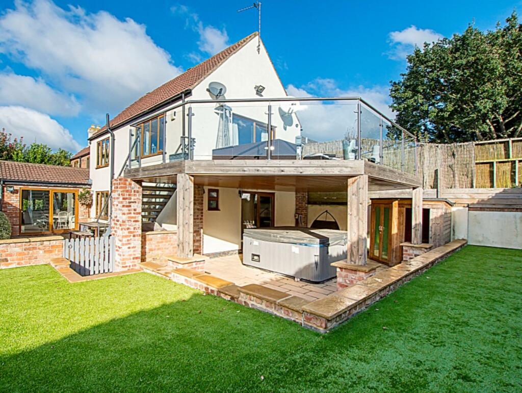5-bed house on Main Street, West Stockwith, DN10, £575,000