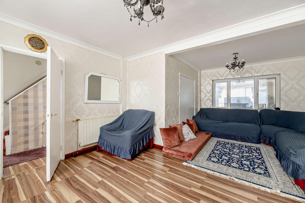 Charlton Crescent, Barking, IG11 photo 4
