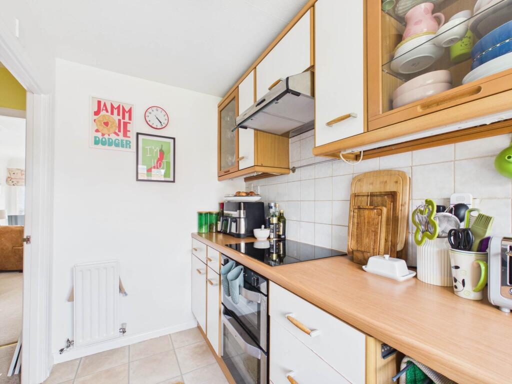 Apartment in Horsham, West Sussex - More