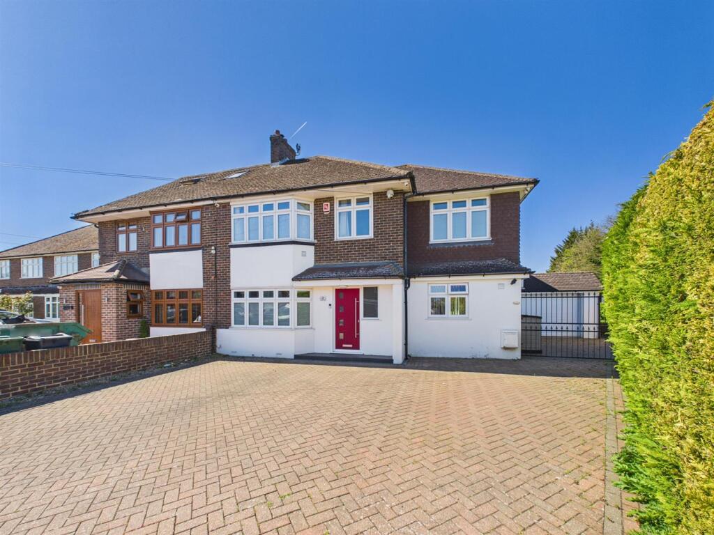 Main image of property: Lipsham Close, Banstead