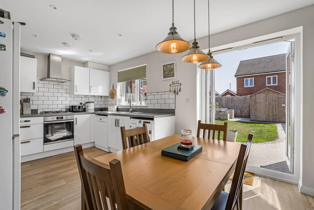 House in Gloucester - View 5