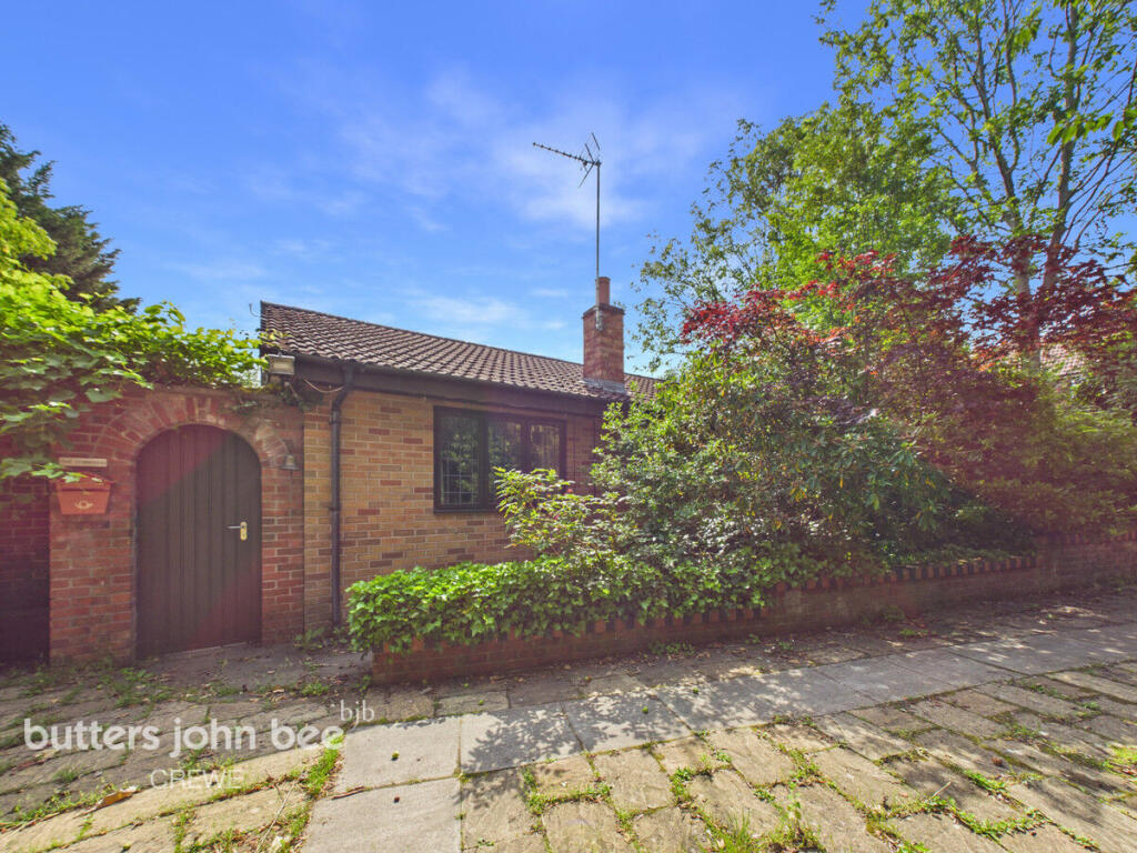 3-bed detached on Ravenscroft Road, Crewe, £300,000