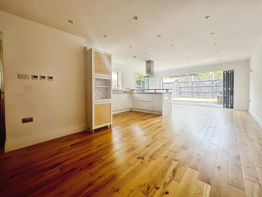 House in Slough, Burnham - View 4